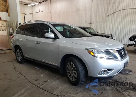 2016 Nissan Pathfinder S z USA, uszkodzony, nr VIN 5N1AR2MM4GC610930